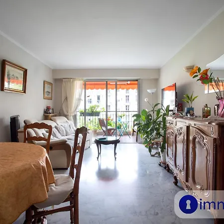 Air-Conditioned Studio 5 Minutes From The Beach And Shops 公寓 *