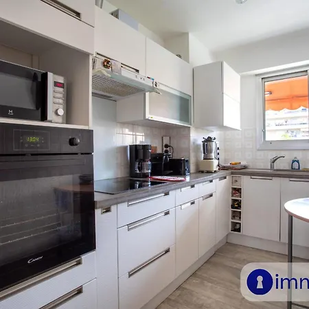 Air-Conditioned Studio 5 Minutes From The Beach And Shops 公寓 *
