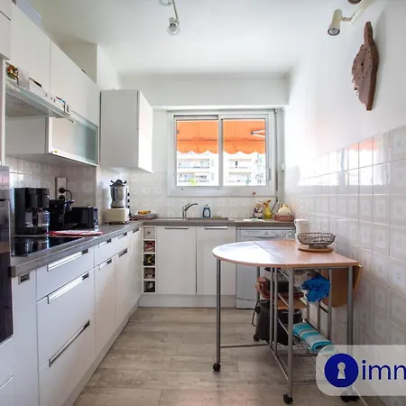 Air-Conditioned Studio 5 Minutes From The Beach And Shops 公寓 *